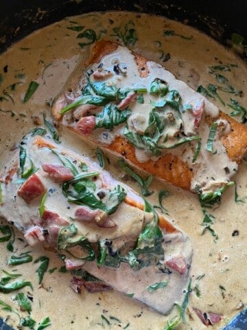 creamy garlic salmon in the pan
