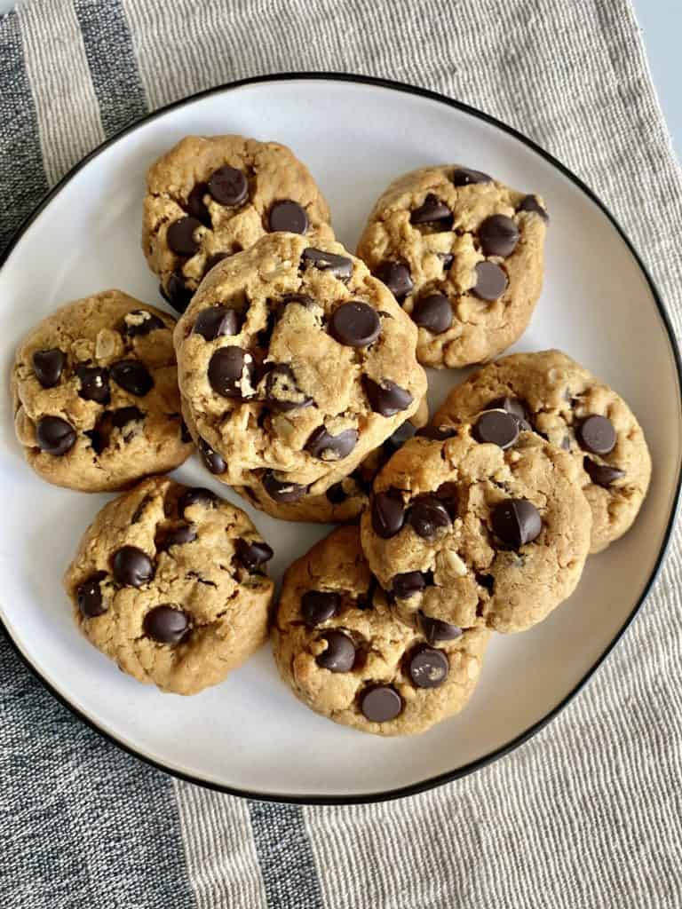 Flourless Peanut Butter Oatmeal Chocolate Chip Cookies - Hungry Happens