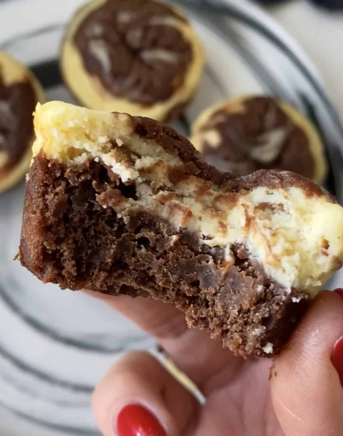 Cream Cheese Swirl Brownie Cups - Hungry Happens