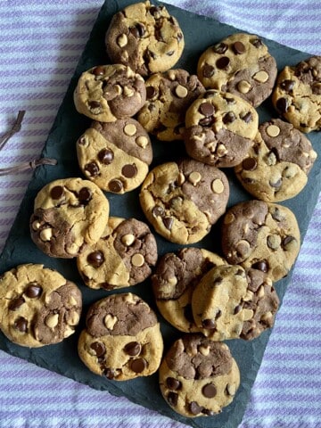 flourless peanut butter chocolate cookies lots of them