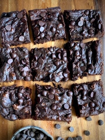 vegan flourless pumpkin brownies sliced