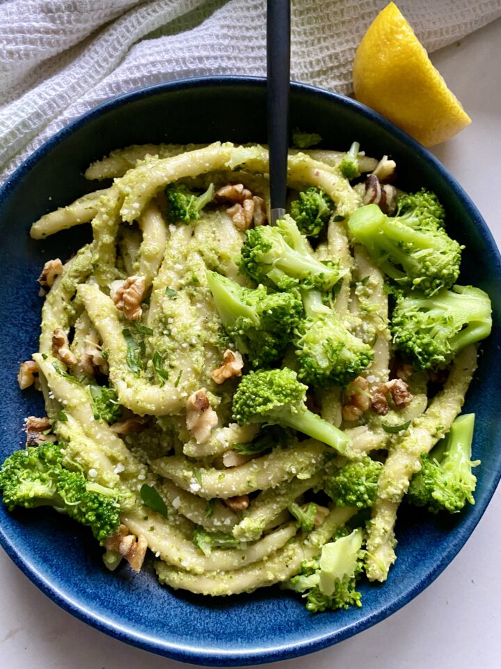 broccoli pesto pasta plated