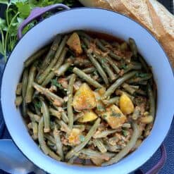 greek green beans in the pot