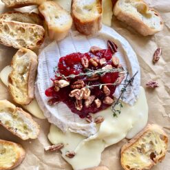 baked brie with cranberry sauce