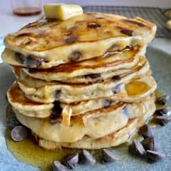 banana chocolate chip pancakes