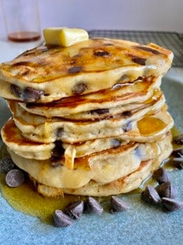 banana chocolate chip pancakes