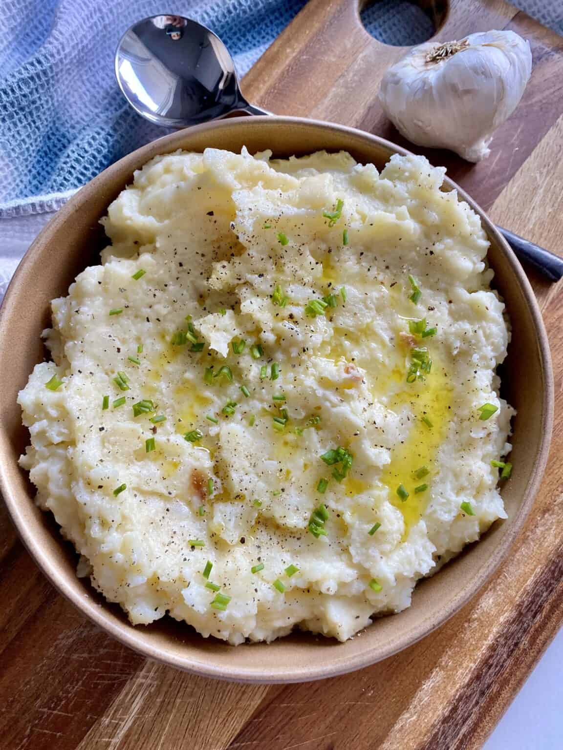 Roasted Garlic Mashed Potatoes - Hungry Happens