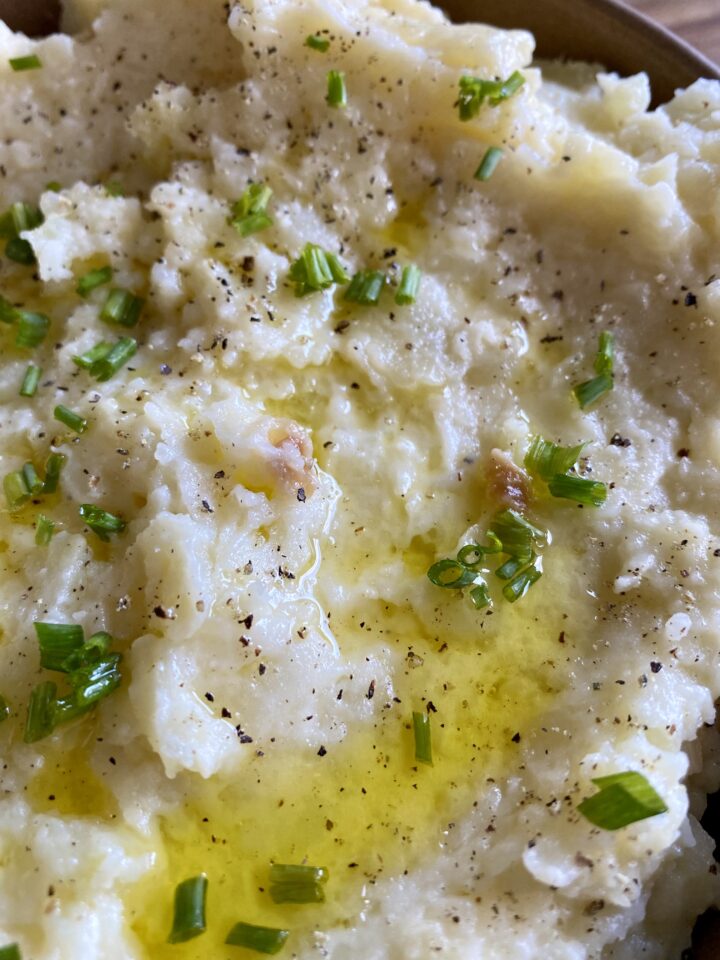 roasted garlic mashed potatoes close up