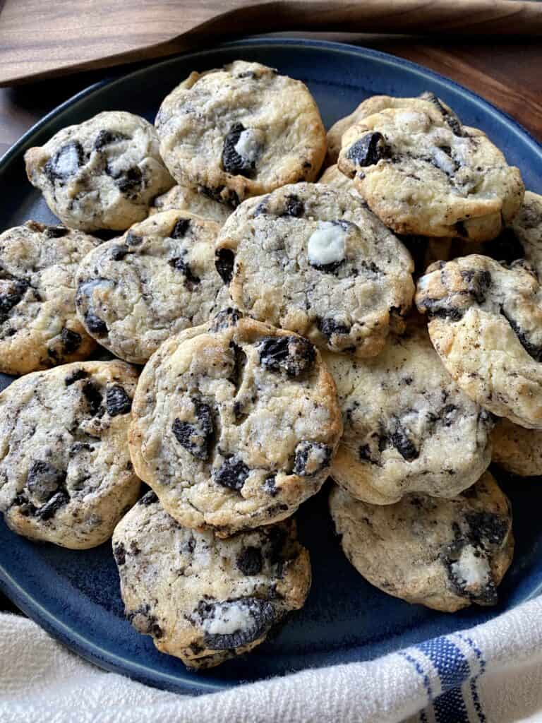 5 Ingredient Oreo Cheesecake Cookies - Hungry Happens