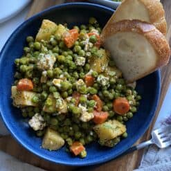 greek sweet peas and potatoes arakas with feta