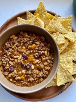 turkey chili with tortilla chips