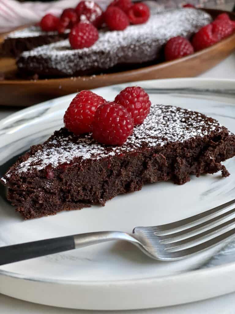 Flourless Chocolate Cake (Sokolatopita) - Hungry Happens