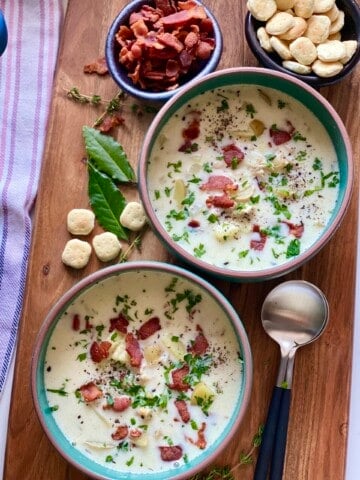 clam chowder bowls with oyster crackers