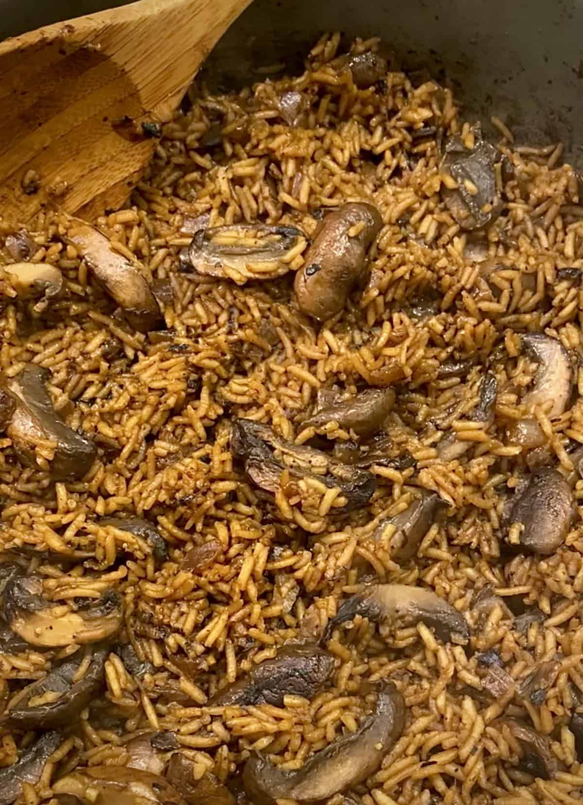 One Pot Creamy Mushroom Rice - Hungry Happens