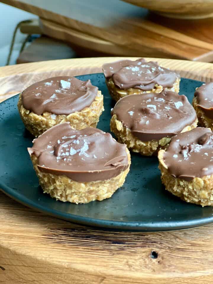 6 Ingredients No Bake Peanut Butter Chocolate Oat Cups (Vegan