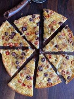 crunchy flatbread pizza