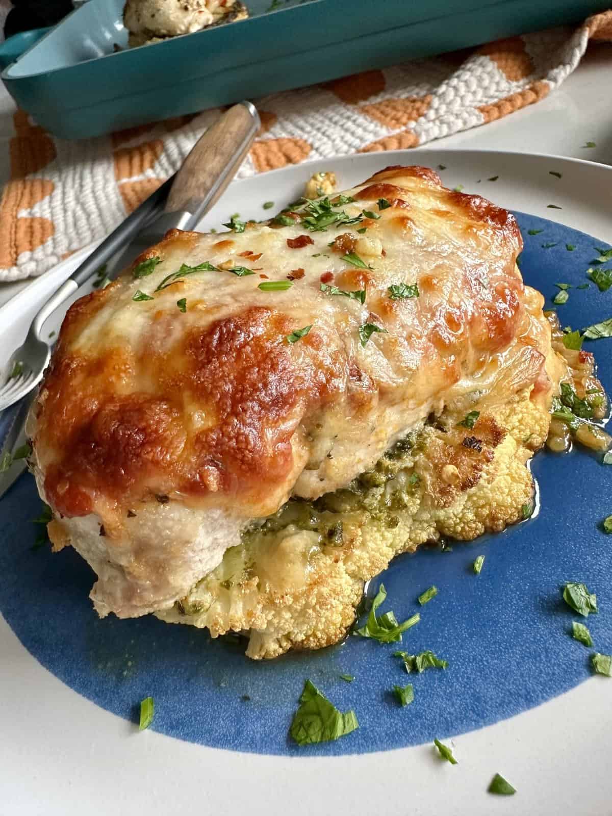One Pan Chicken Parmesan Cauliflower Steaks Hungry Happens