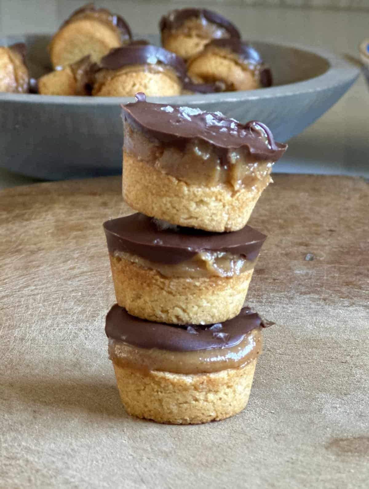 Healthy Twix Cups (Vegan) - Hungry Happens