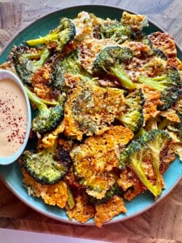 crispy parmesan broccoli chips