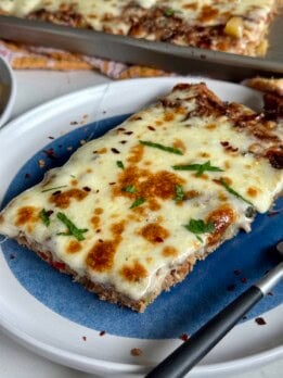 ground meat and veggie crust pizza