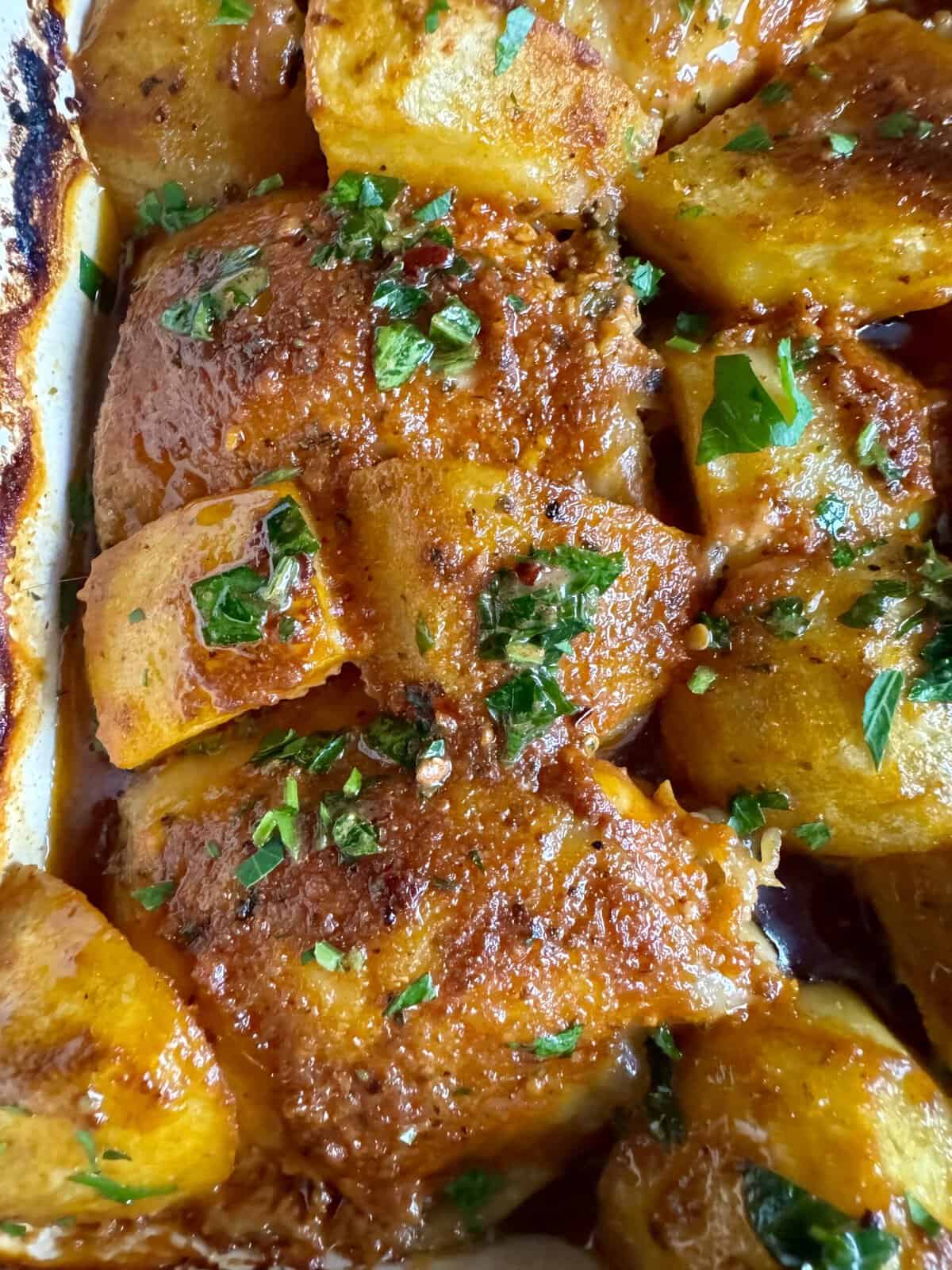 The Best One Pan Chicken And Potatoes Recipe - Hungry Happens