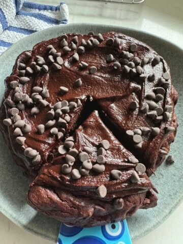 3 Ingredient flourless chocolate cake