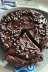 3 Ingredient flourless chocolate cake