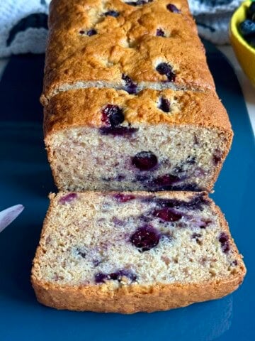 4 ingredient blueberry loaf