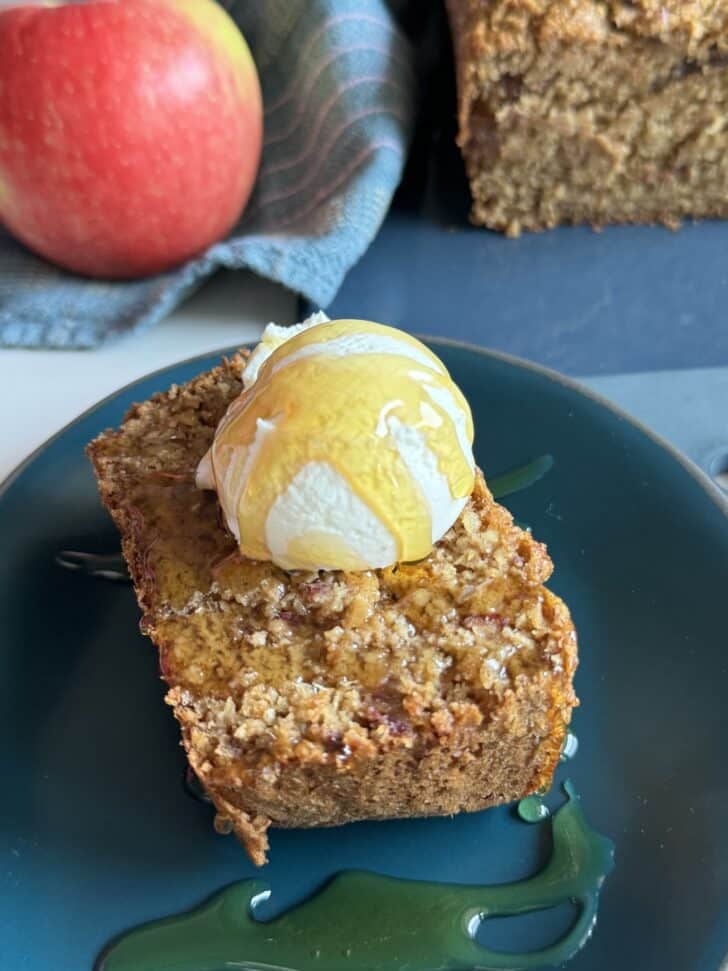 healthy apple cinnamon oatmeal blender bread