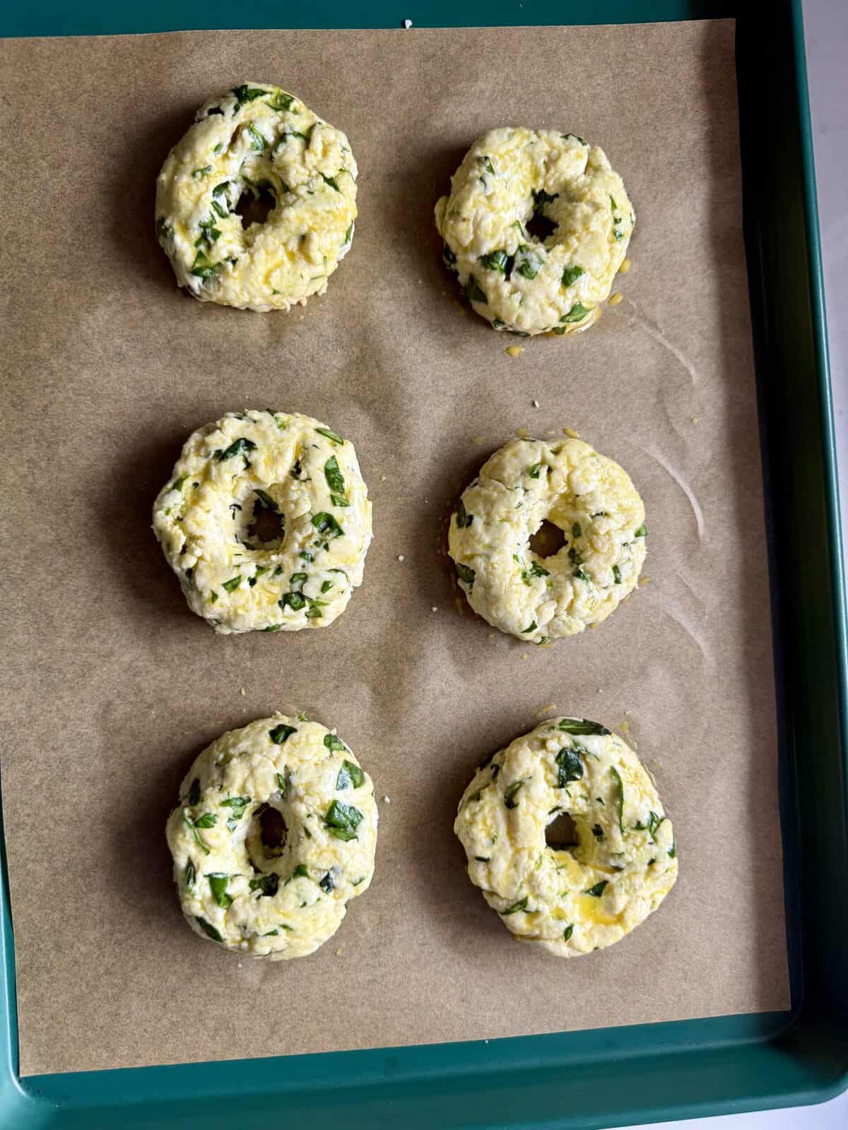 easy spinach cottage cheese flagels (flat bagels)