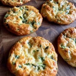 easy spinach cottage cheese flagels (flat bagels)