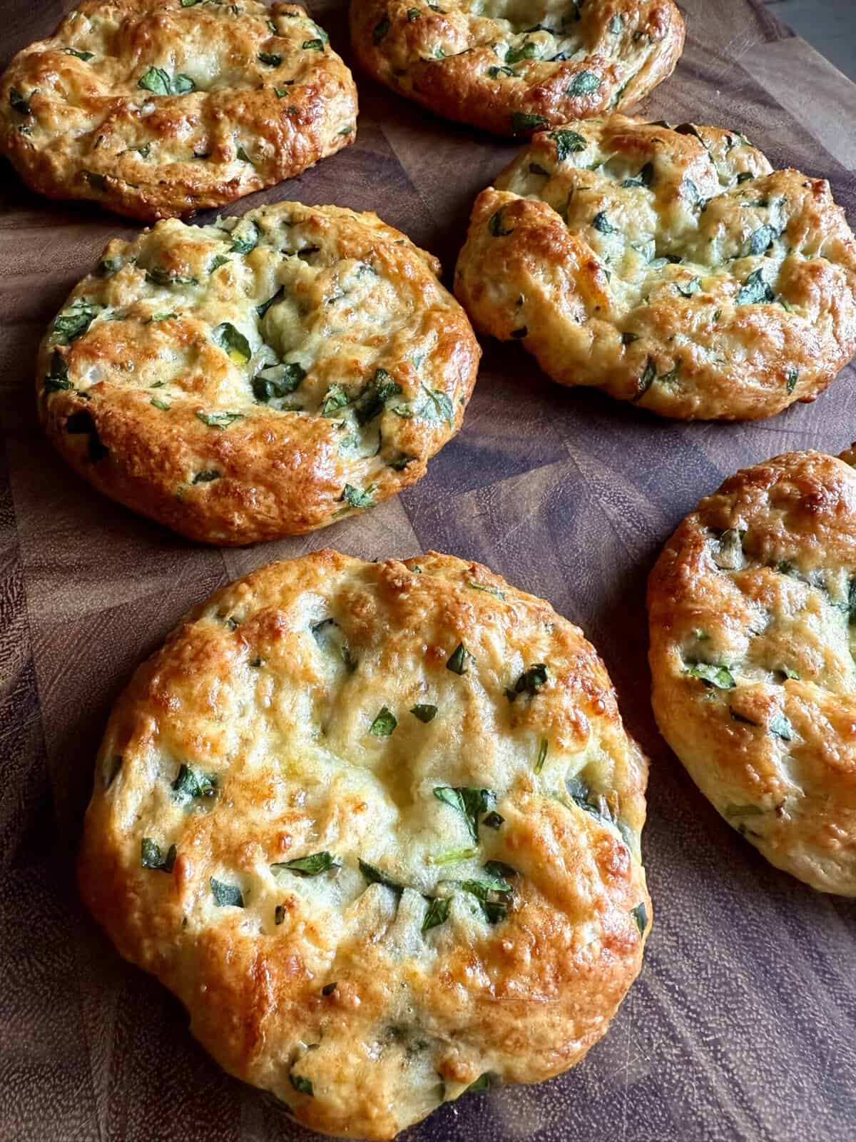 easy spinach cottage cheese flagels (flat bagels)