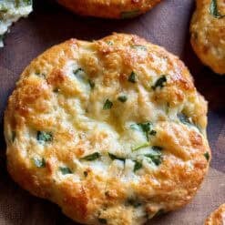 easy spinach cottage cheese flagels (flat bagels)