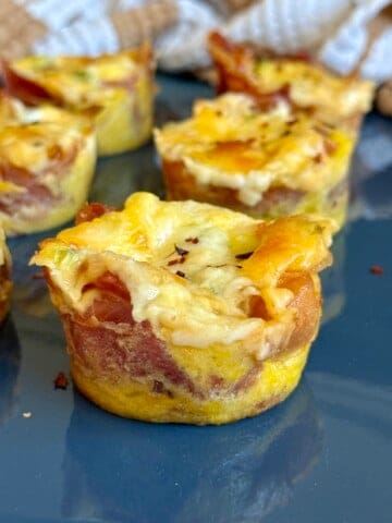 4 ingredient cheesy prosciutto muffins