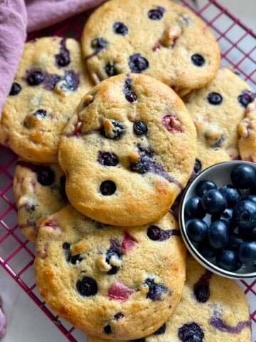 easy healthy blueberry breakfast biscuits