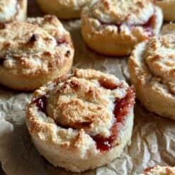strawberry crumble almond cookies
