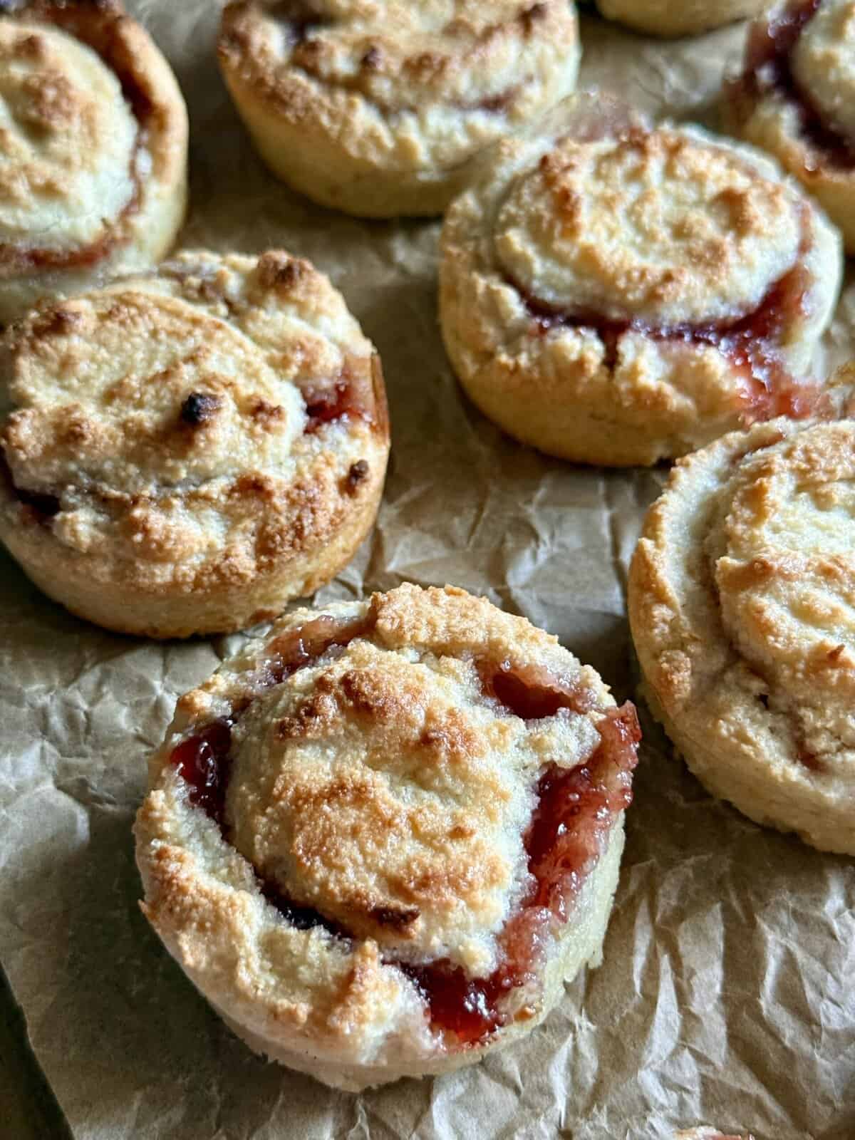 strawberry crumble almond cookies