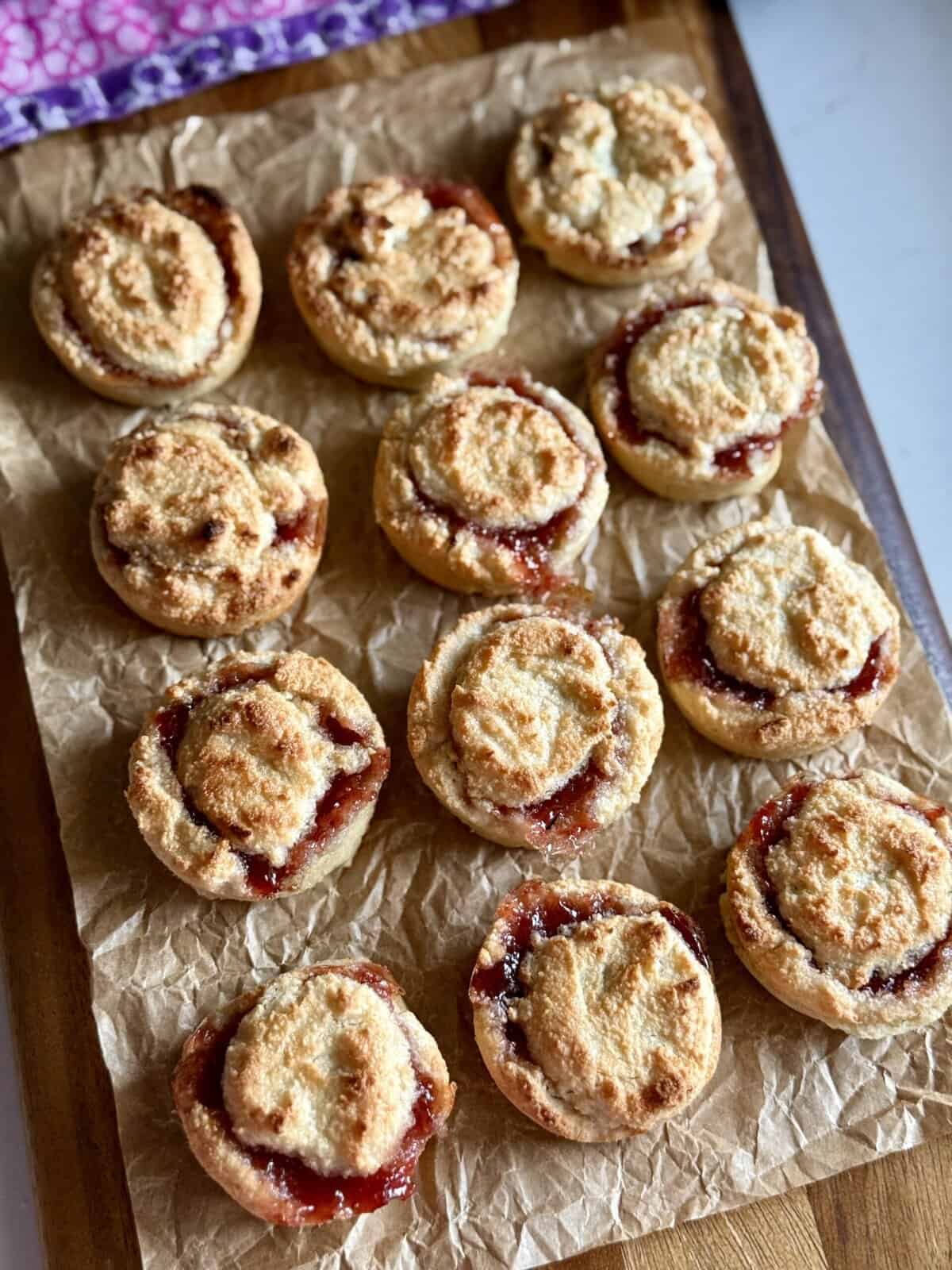 strawberry crumble almond cookies