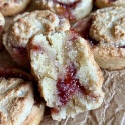 strawberry crumble almond cookies