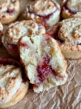 strawberry crumble almond cookies