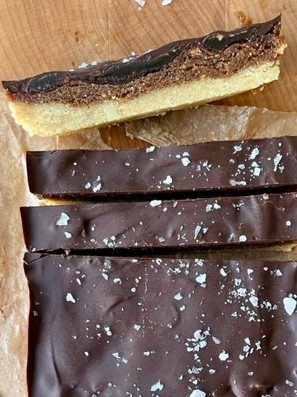 healthier no-bake almond-butter twix bars
