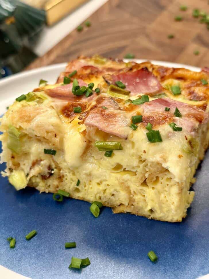easy ham, egg + cheese croissant bake