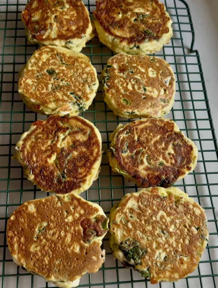 easy spinach + feta pancakes