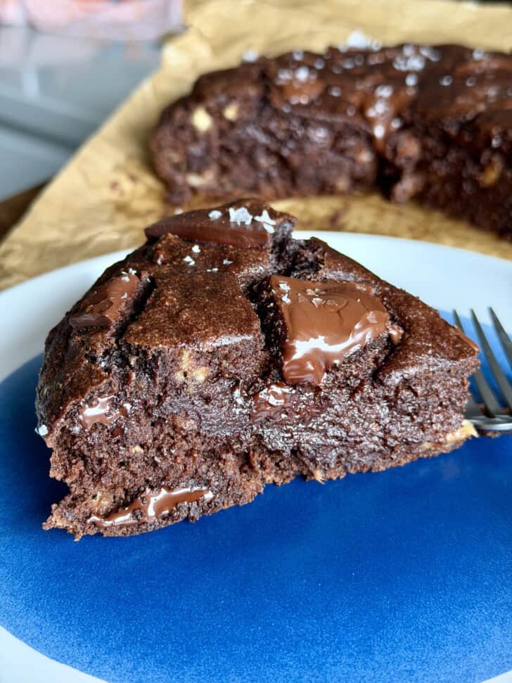 healthier fudgy chocolate chunk banana cake