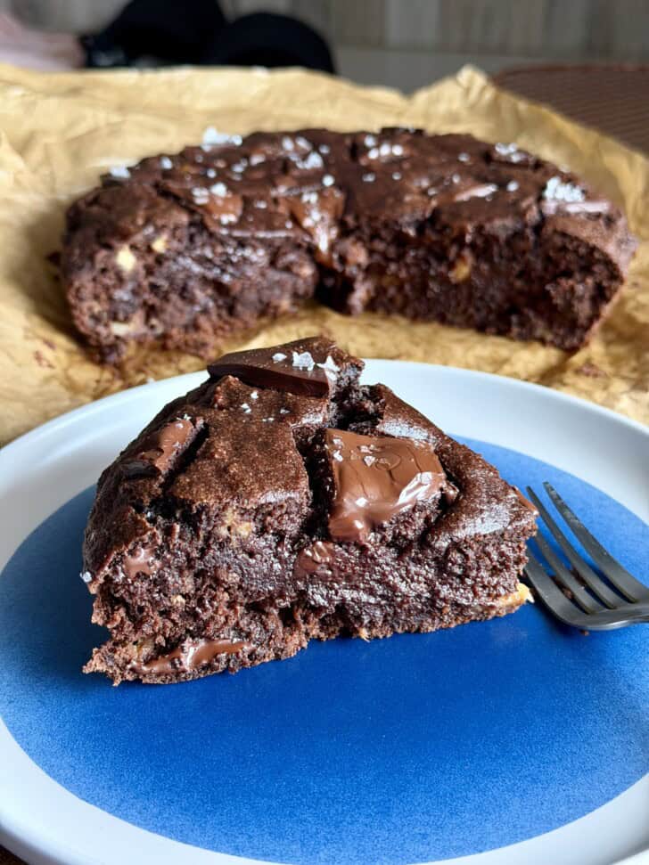 healthier fudgy chocolate chunk banana cake