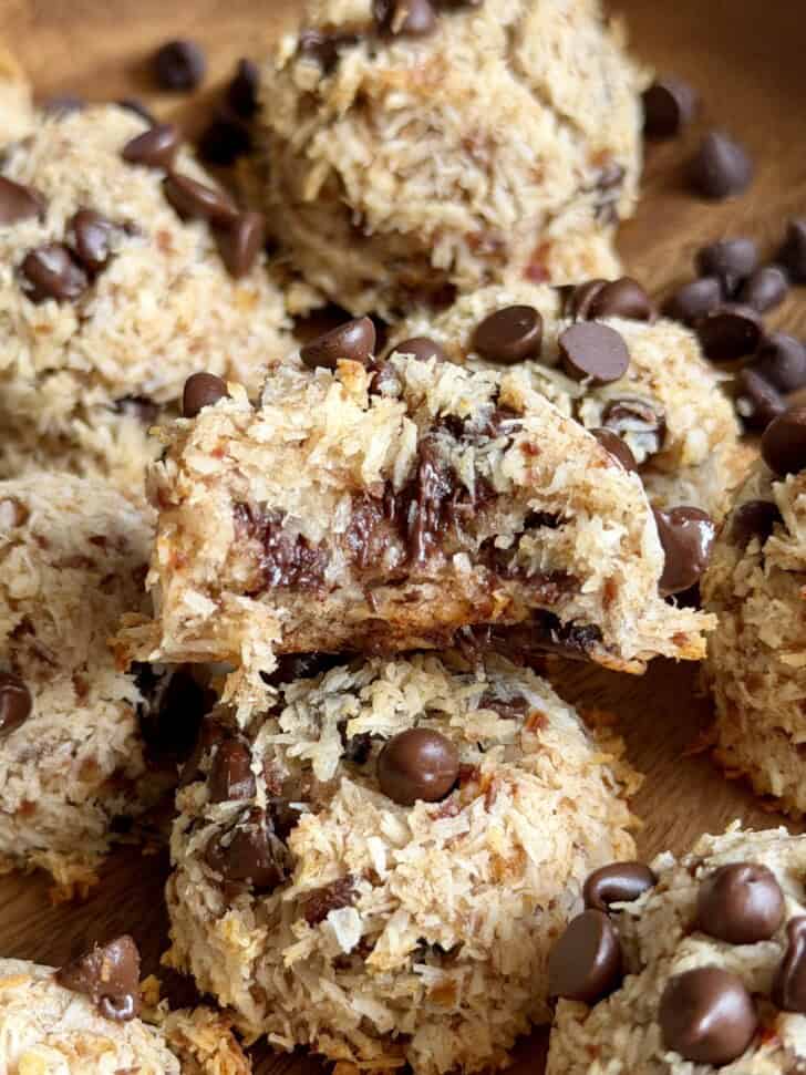 4 ingredient coconut date balls